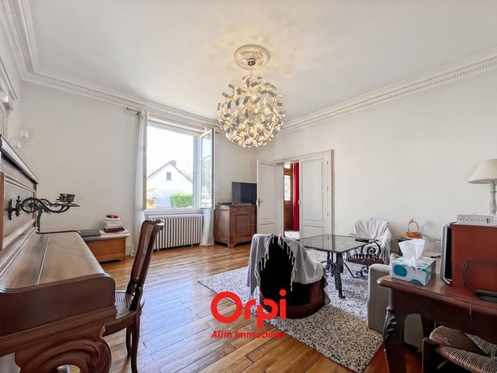 Image No.6-5 Bed House for sale