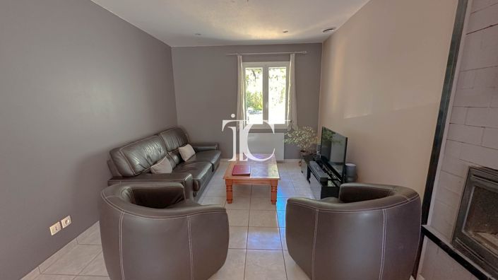 Image No.6-5 Bed House for sale