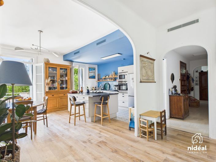Image No.3-8 Bed House for sale