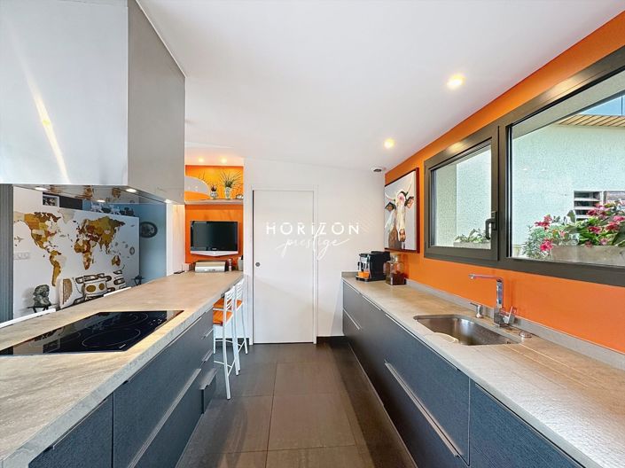 Image No.12-4 Bed Property for sale