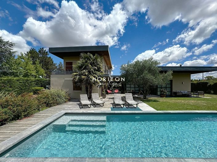 Image No.2-4 Bed Property for sale
