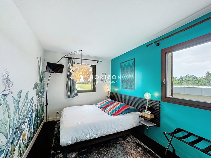 Image No.20-4 Bed Property for sale
