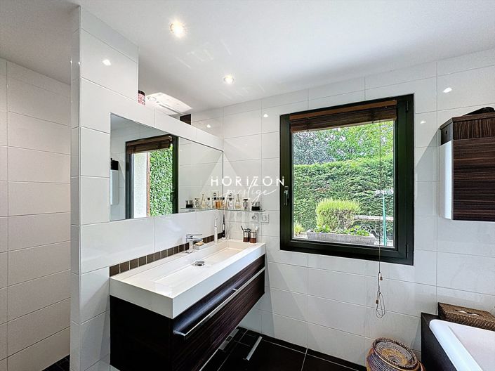 Image No.24-4 Bed Property for sale