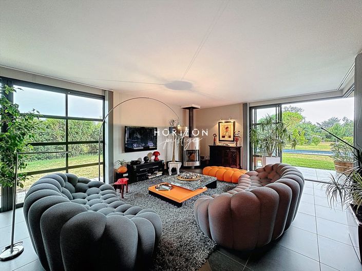 Image No.5-4 Bed Property for sale