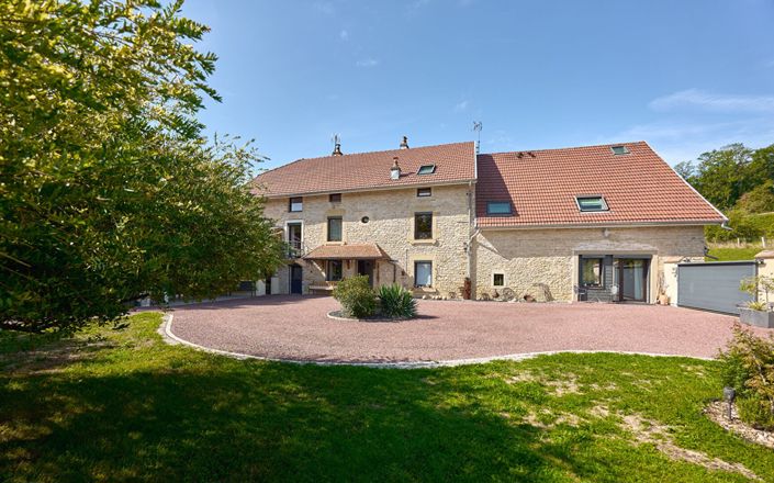 Image No.2-Maison de 7 chambres à vendre à Franche-Comté