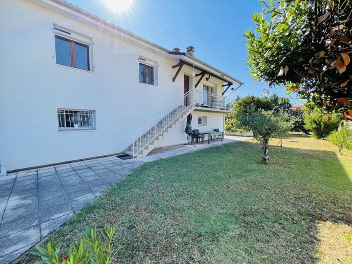 Image No.6-5 Bed House for sale