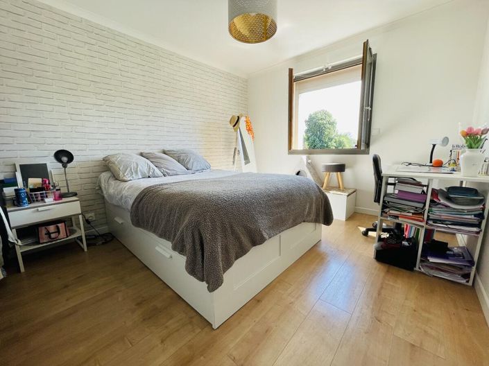 Image No.8-5 Bed House for sale