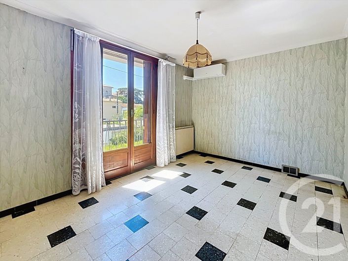 Image No.17-5 Bed House for sale