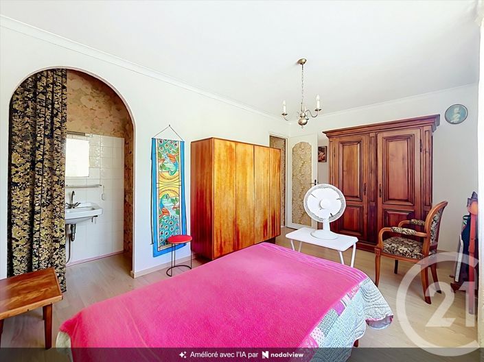 Image No.21-5 Bed House for sale