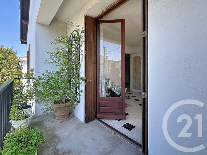 Image No.23-5 Bed House for sale