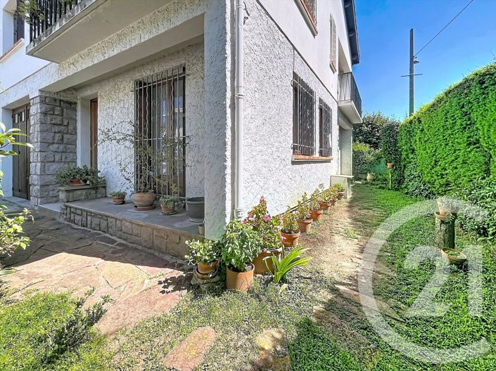 Image No.3-5 Bed House for sale