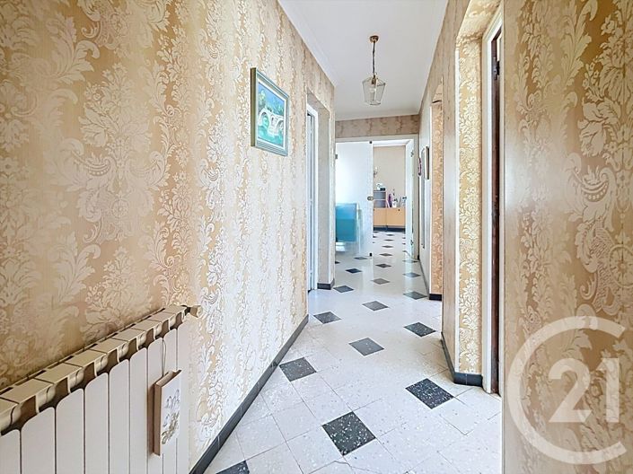 Image No.8-5 Bed House for sale