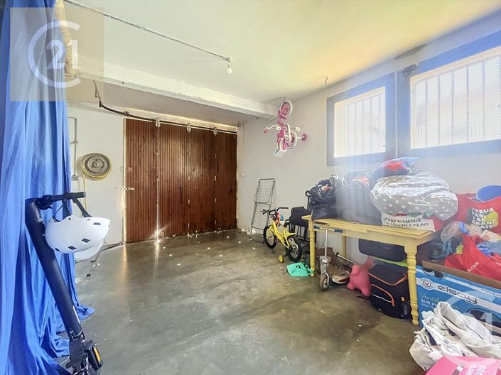 Image No.17-5 Bed House for sale