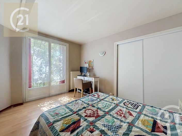 Image No.2-5 Bed House for sale