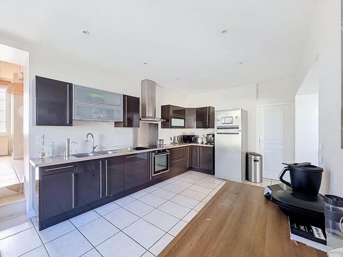 Image No.2-4 Bed House for sale