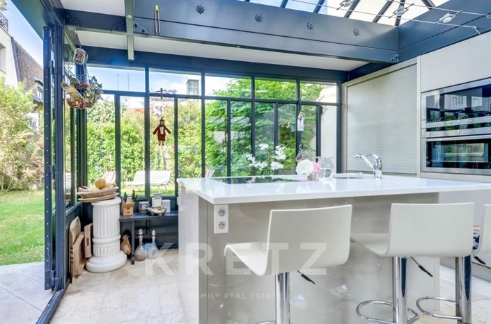 Image No.8-4 Bed House for sale