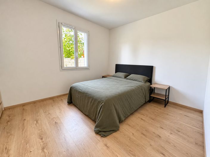 Image No.4-2 Bed House for sale
