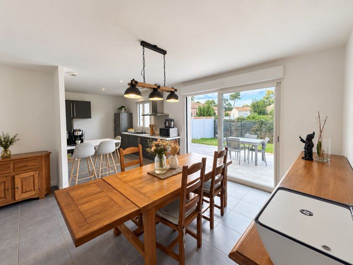 Image No.8-2 Bed House for sale