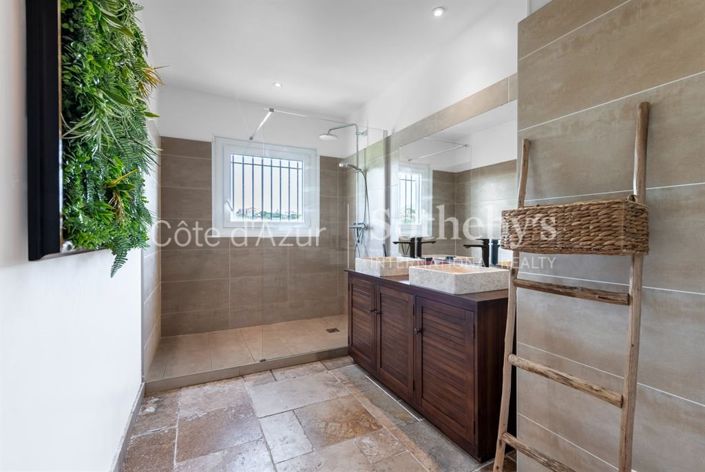 Image No.9-3 Bed Apartment for sale