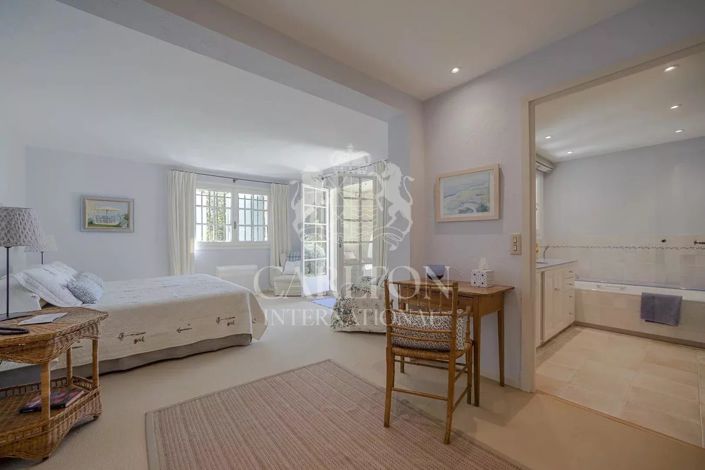 Image No.18-5 Bed House for sale