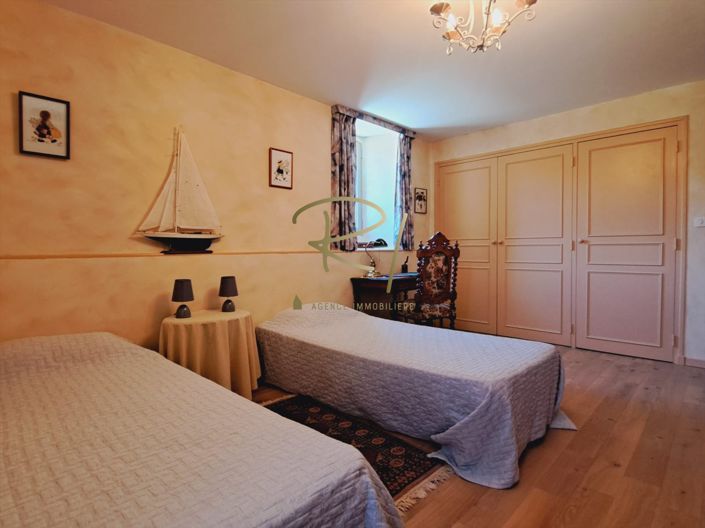 Image No.10-5 Bed House for sale
