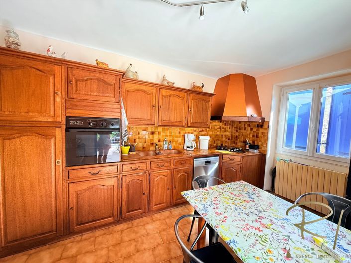 Image No.10-3 Bed House for sale