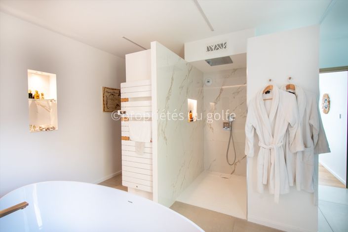 Image No.21-3 Bed House for sale