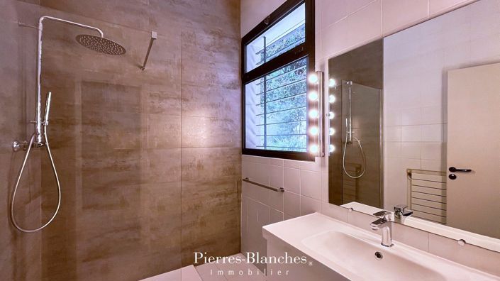 Image No.16-4 Bed House for sale