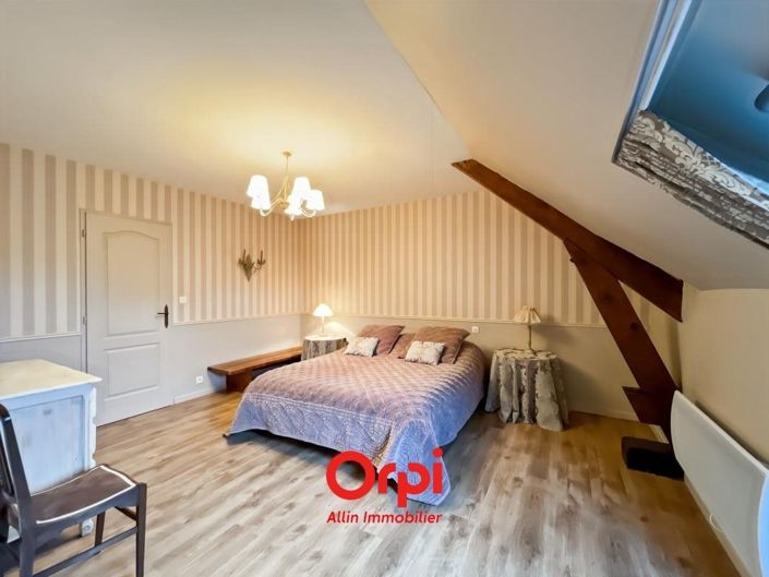 Image No.17-6 Bed House for sale