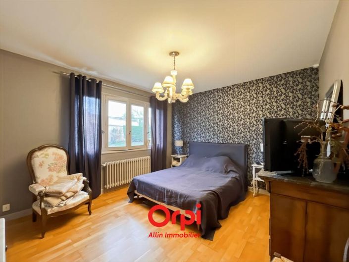Image No.19-6 Bed House for sale