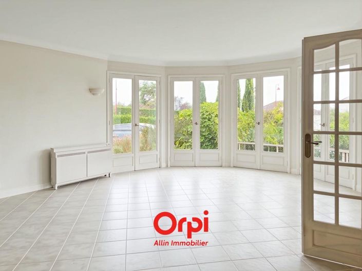 Image No.5-6 Bed House for sale