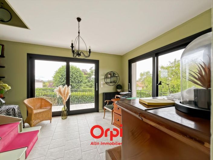 Image No.9-6 Bed House for sale