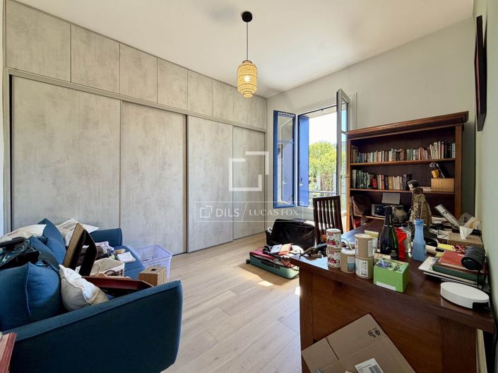 Image No.26-5 Bed House for sale