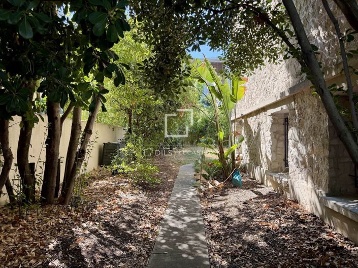 Image No.32-5 Bed House for sale