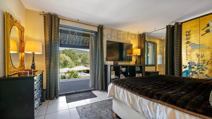 Image No.4-5 Bed House for sale