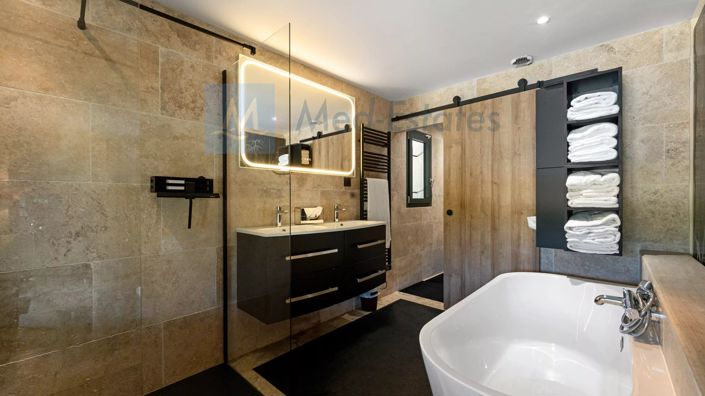 Image No.6-5 Bed House for sale