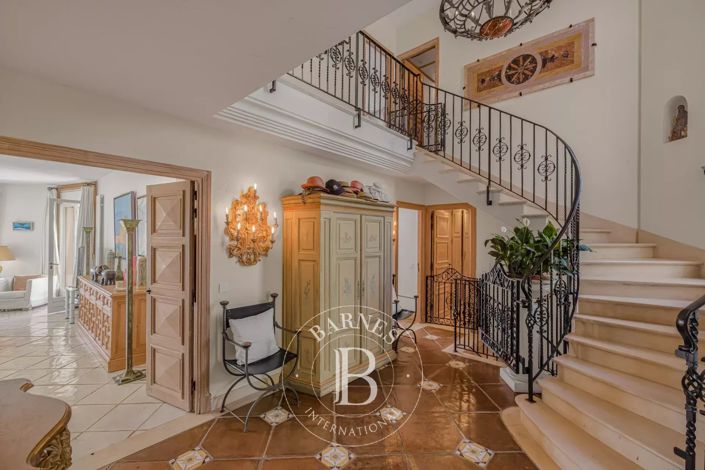 Image No.10-6 Bed House for sale