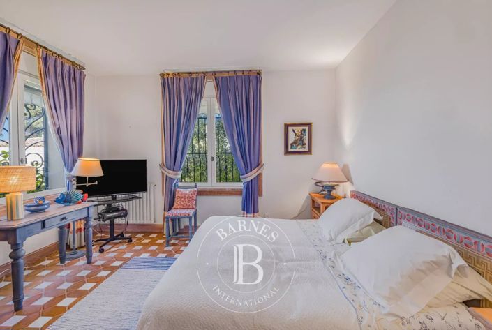 Image No.16-6 Bed House for sale