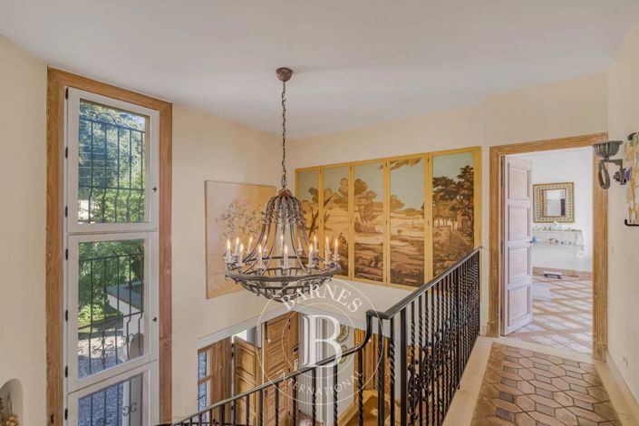 Image No.18-6 Bed House for sale