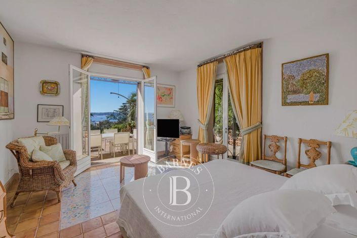 Image No.19-6 Bed House for sale