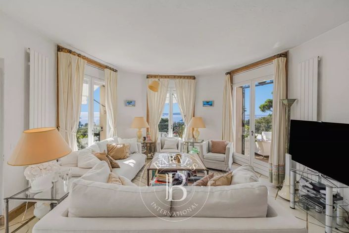 Image No.2-6 Bed House for sale