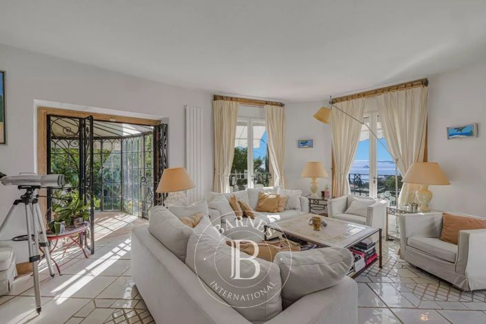 Image No.21-6 Bed House for sale