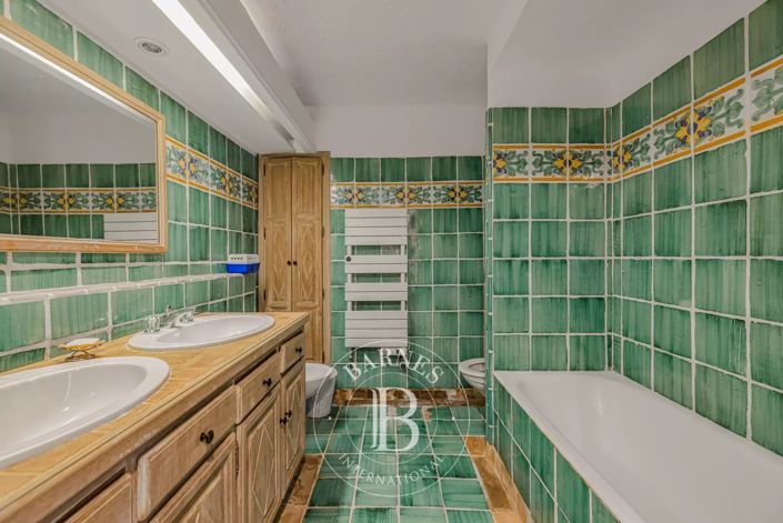 Image No.25-6 Bed House for sale