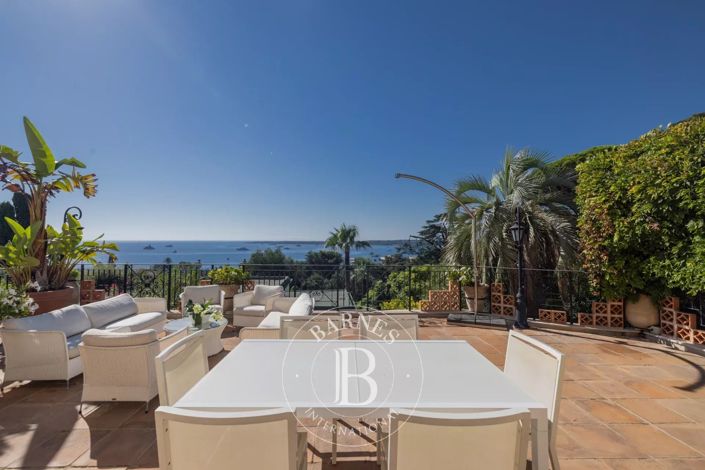 Image No.4-6 Bed House for sale