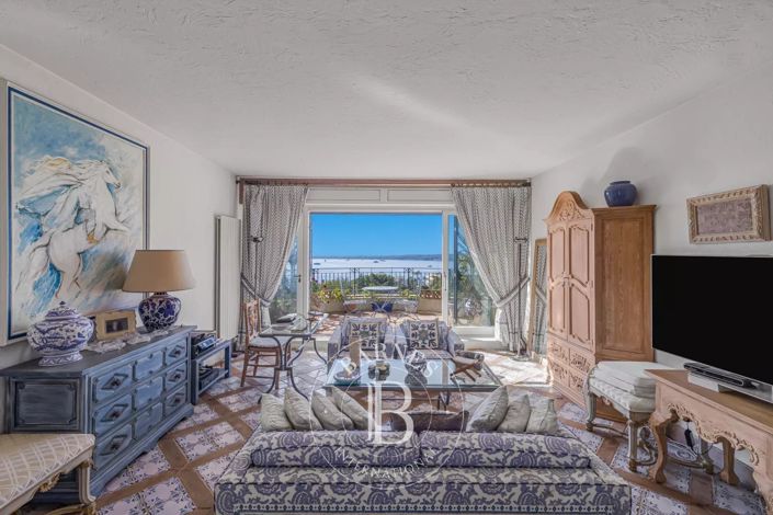 Image No.5-6 Bed House for sale