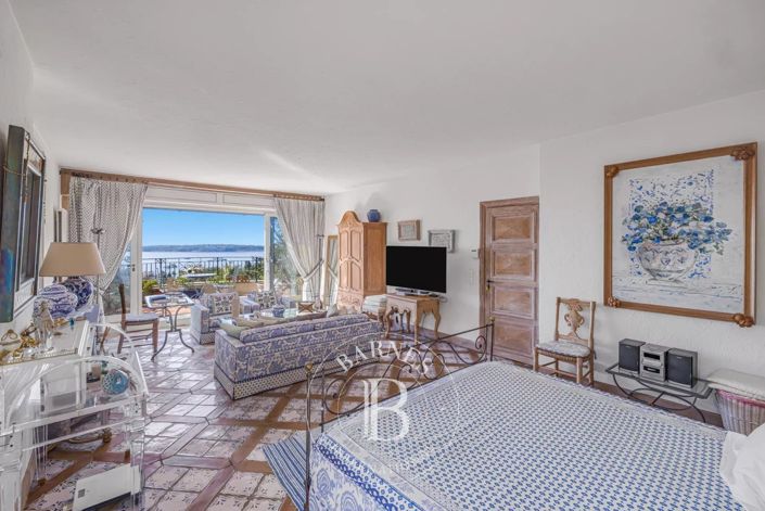 Image No.7-6 Bed House for sale
