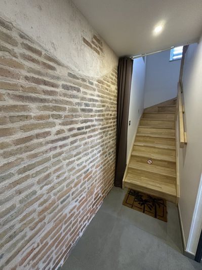Image No.21-8 Bed House for sale