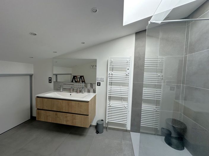 Image No.25-8 Bed House for sale