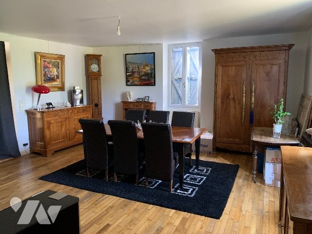 Image No.3-Propriété de 5 chambres à vendre à Léobard