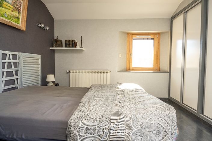 Image No.8-4 Bed House for sale